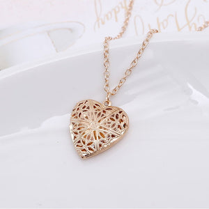 Two Leaves Pendant Clavicle Necklaces For Women